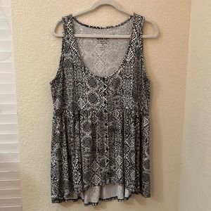 Torrid super soft black & white tank